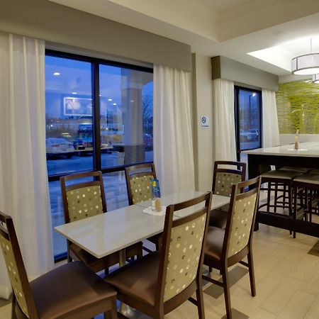 Holiday Inn Express Hotel & Suites Meadowlands Area By Ihg Carlstadt Eksteriør bilde