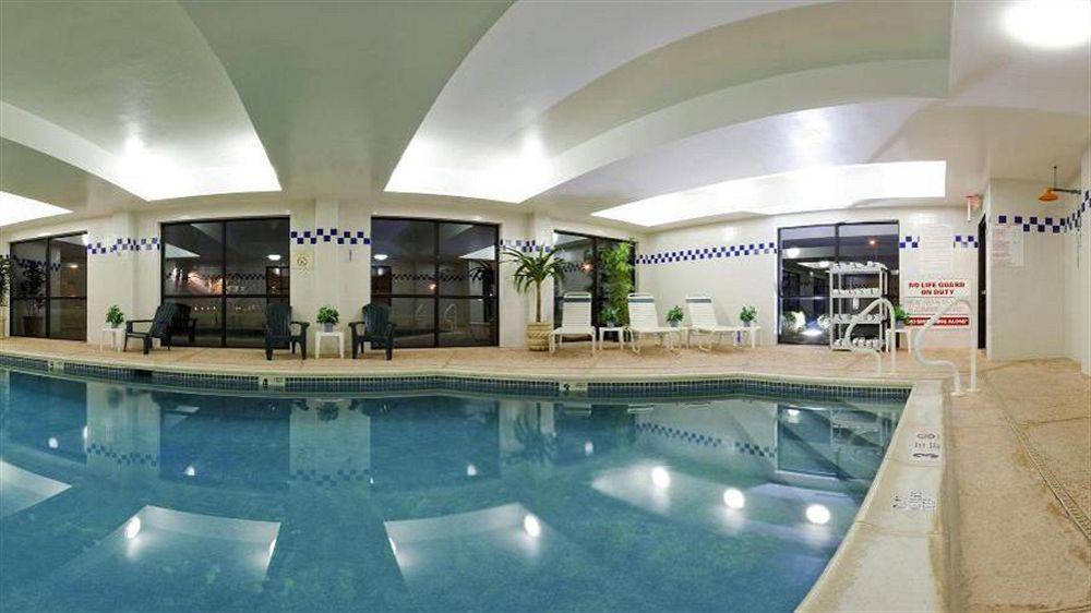 Holiday Inn Express Hotel & Suites Meadowlands Area By Ihg Carlstadt Eksteriør bilde