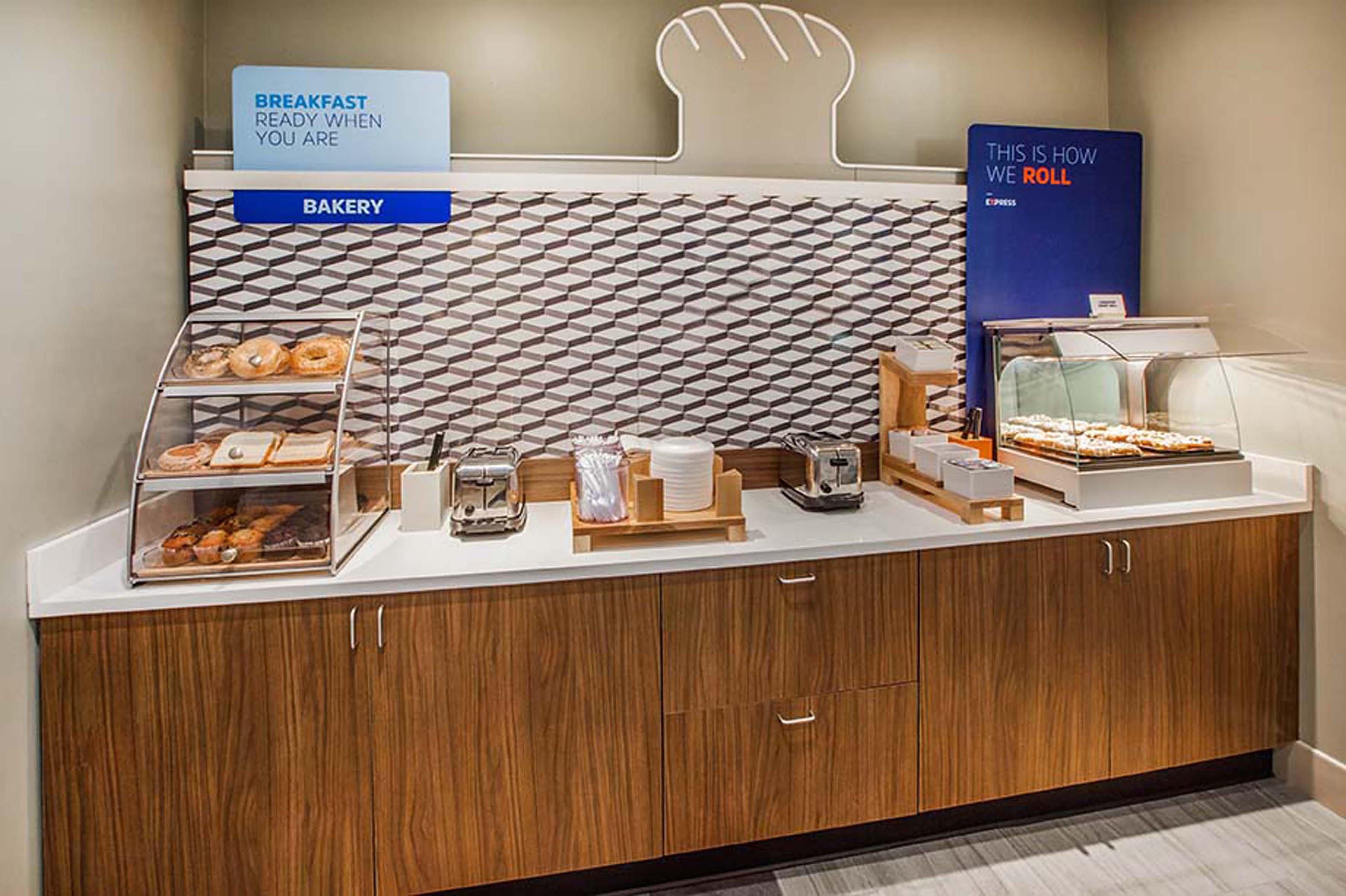 Holiday Inn Express Hotel & Suites Meadowlands Area By Ihg Carlstadt Eksteriør bilde