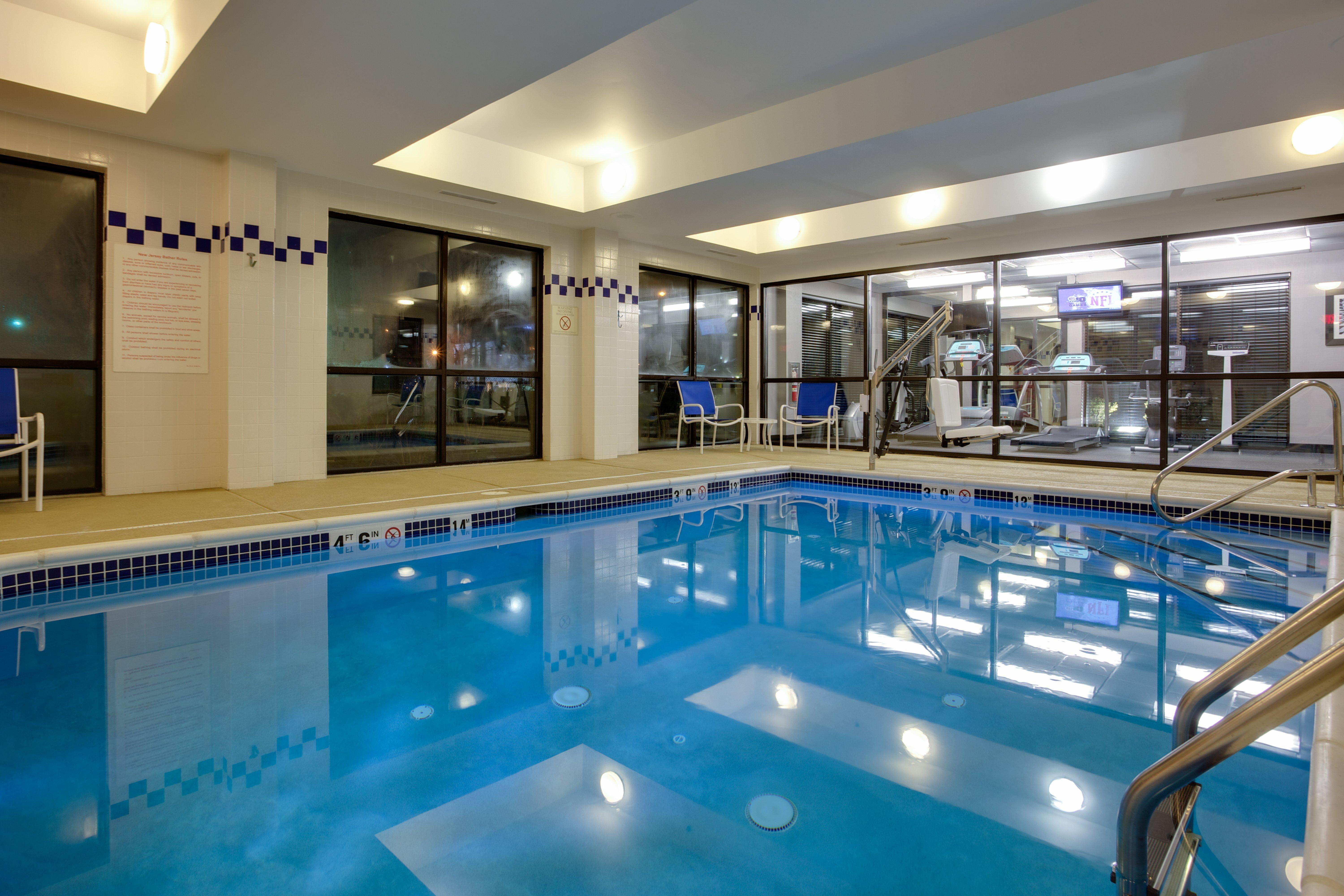 Holiday Inn Express Hotel & Suites Meadowlands Area By Ihg Carlstadt Eksteriør bilde