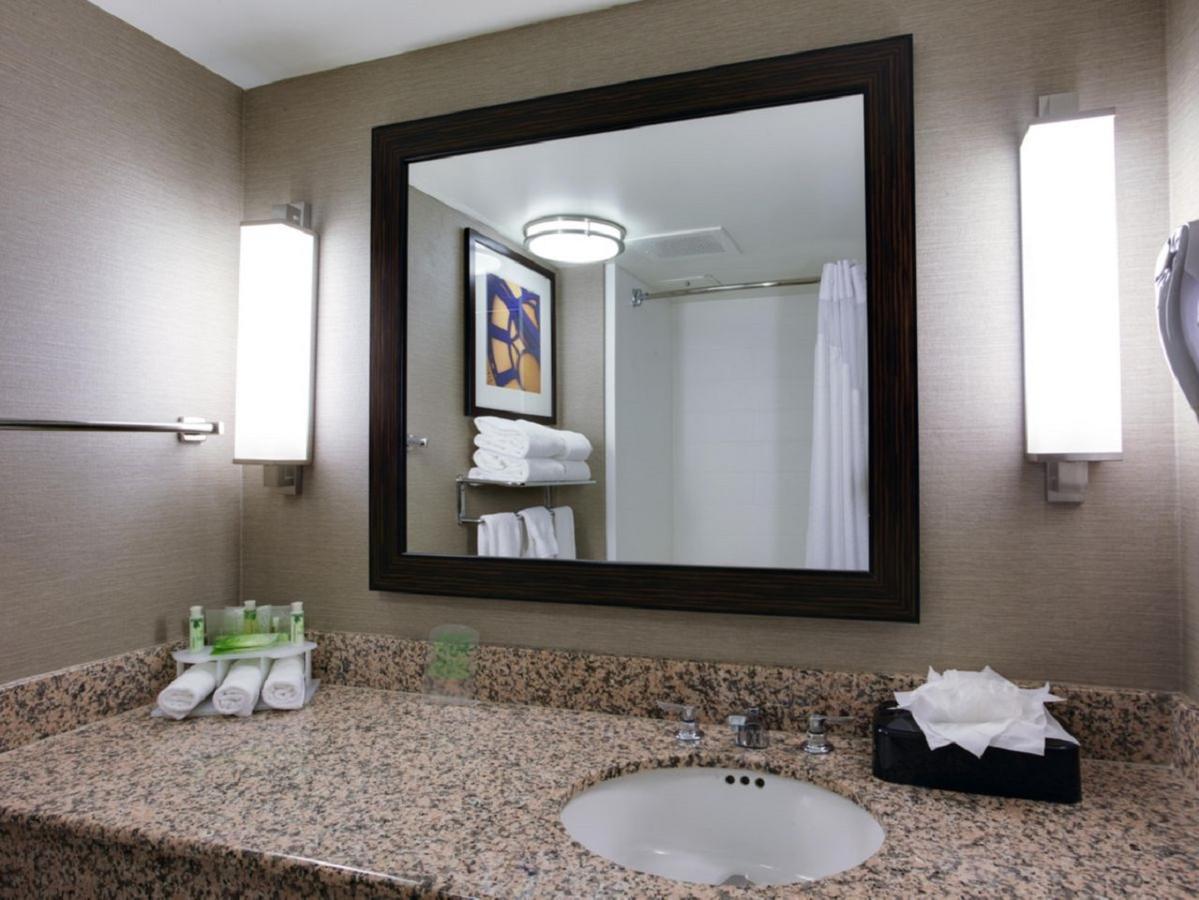 Holiday Inn Express Hotel & Suites Meadowlands Area By Ihg Carlstadt Eksteriør bilde