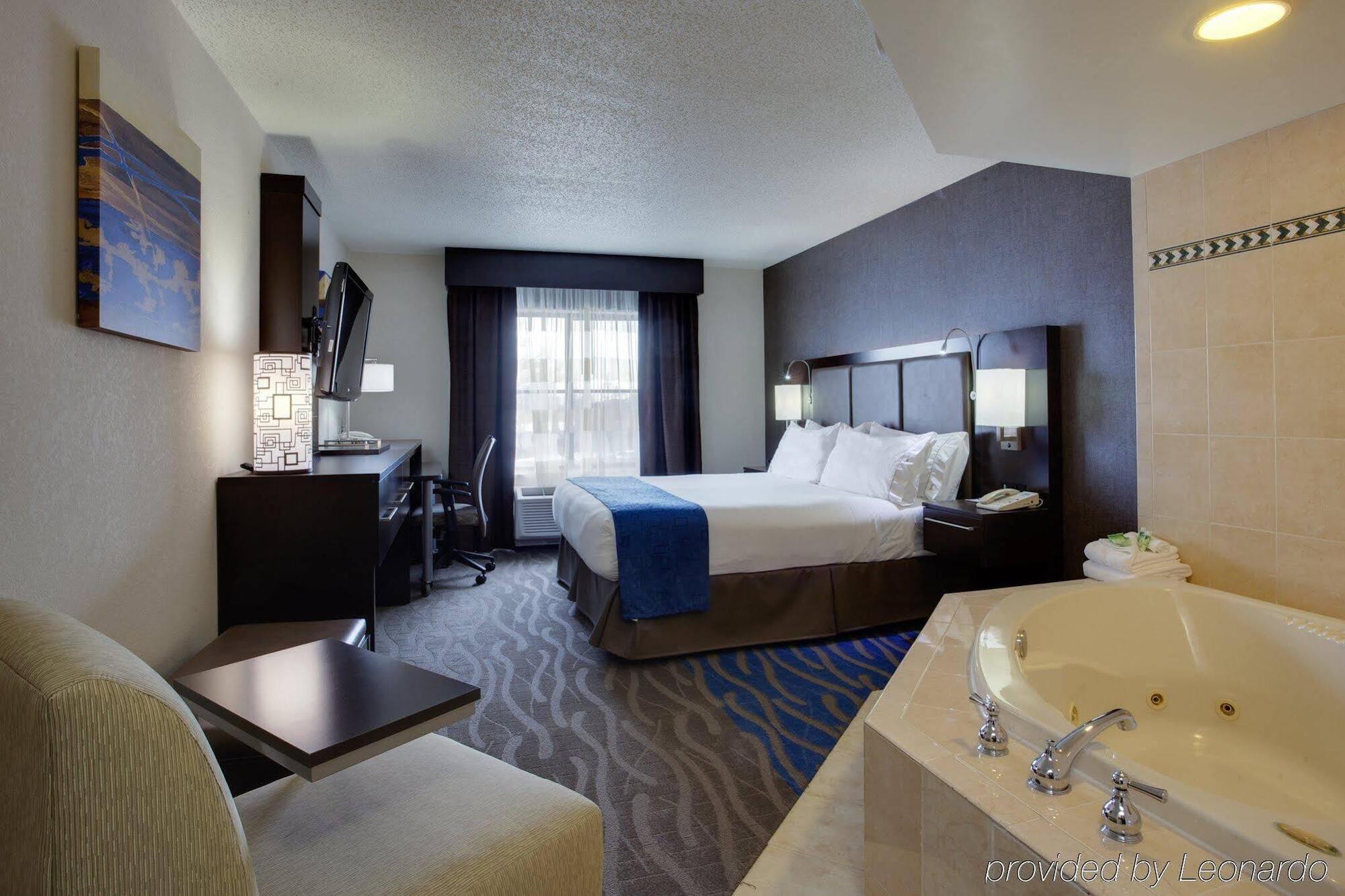 Holiday Inn Express Hotel & Suites Meadowlands Area By Ihg Carlstadt Eksteriør bilde